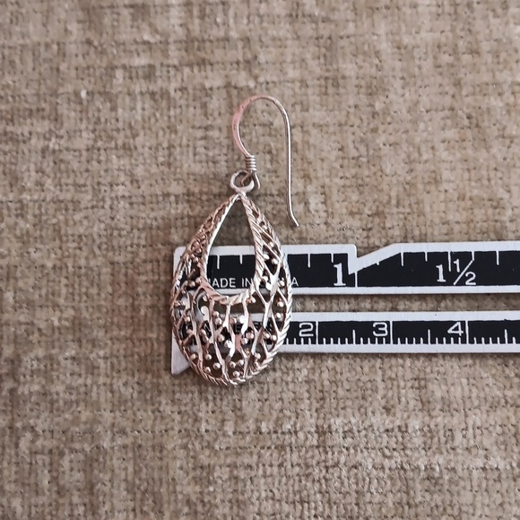 Delicate 925 Sterling Silver Cut Out Tear Drop Dangle Earrings - Picture 5 of 7